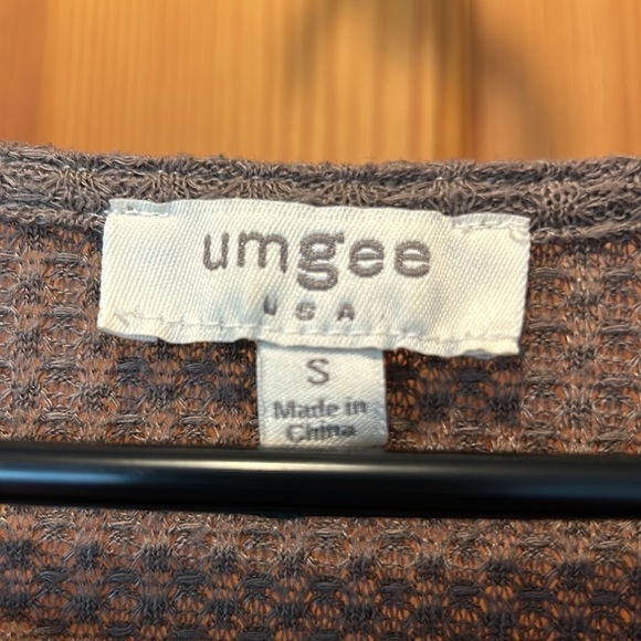 Umgee Women's Floral Mixed Print Black and Brown Waffle Knit Top Size Small - Picture 6 of 6